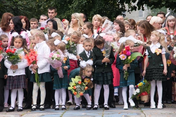 До навчальних закладів Києва зараховано майже 6,5 тисяч дітей-переселенців
