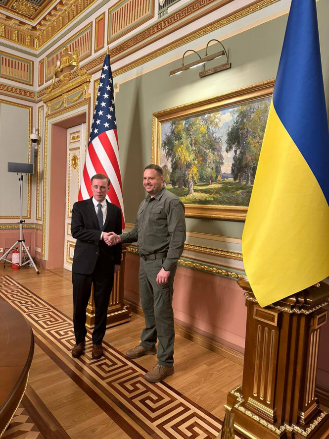 Історичний візит Байдена до України: хто ще прибув із президентом США