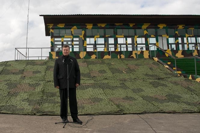 Янукович наказав на 20% підвищити  зарплату військовим 