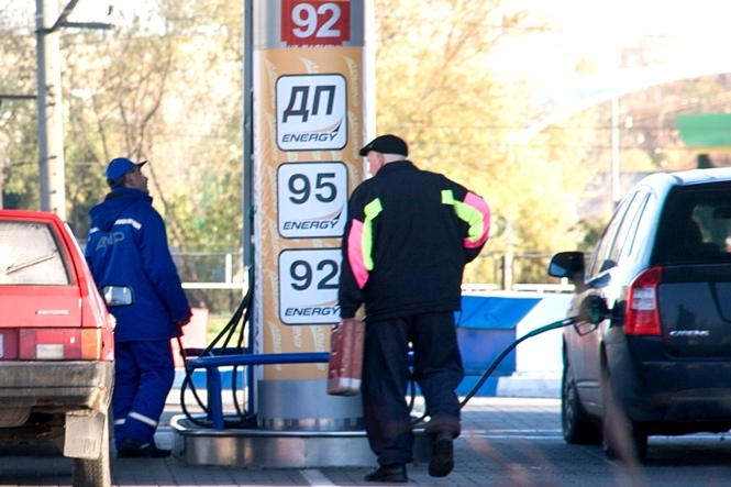Через митницю в Україні зростають ціни на бензин