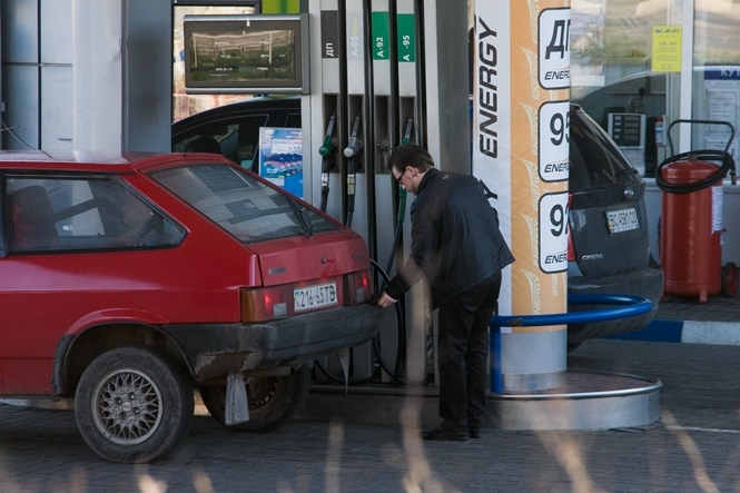 Цены на бензин продолжают снижаться, - ТАБЛИЦА