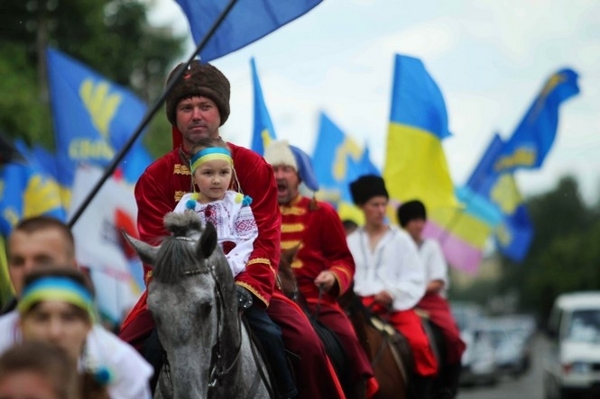 57% українців підтримують єдину державну мову і унітарну державу, - опитування