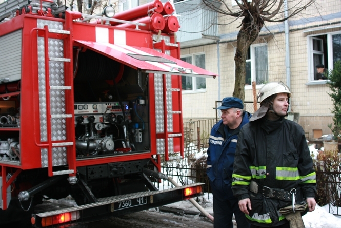 Пожежники у Харкові врятували з палаючого будинку 6 людей