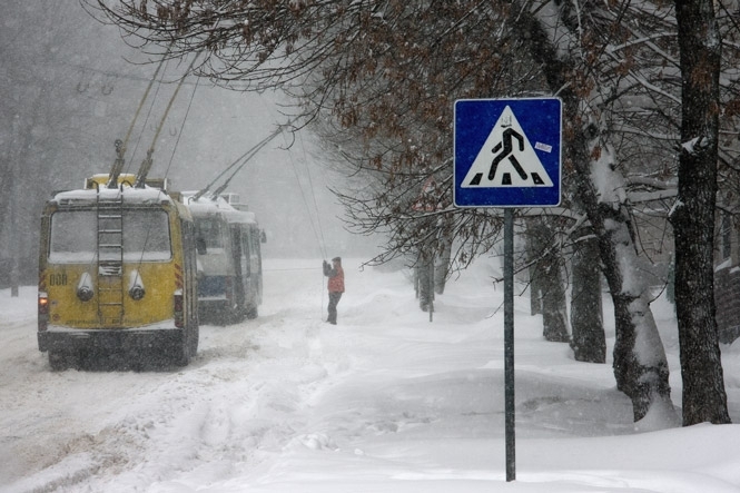 Полиция Киевщины советует водителям не садиться за руль из-за погодных условий