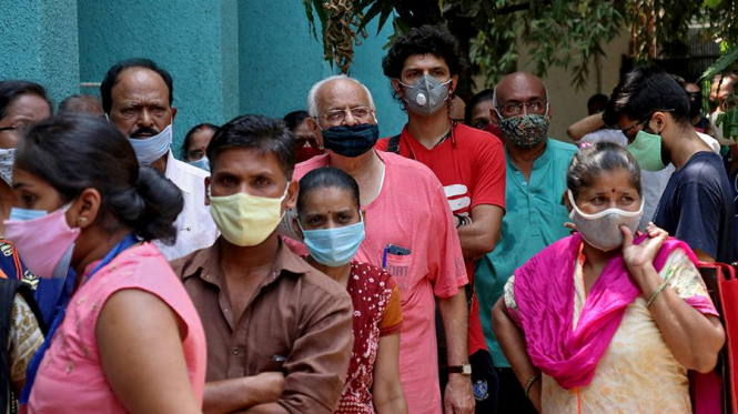 Гумдопомога Індії для боротьби з COVID-19 не доходить до населення - CNN