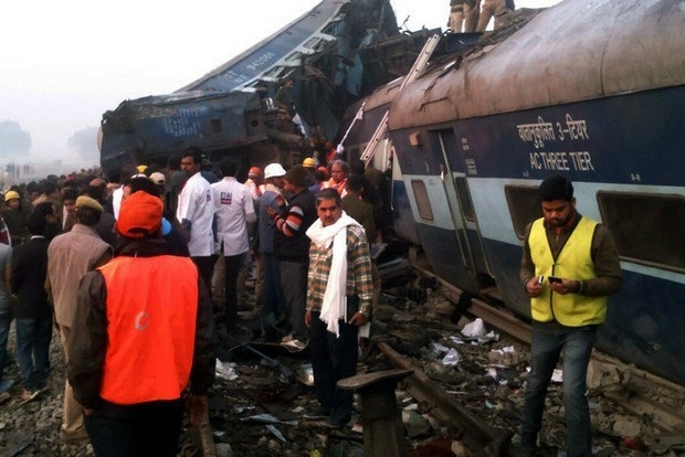 Железнодорожная катастрофа в Индии: число жертв достигло 90 человек