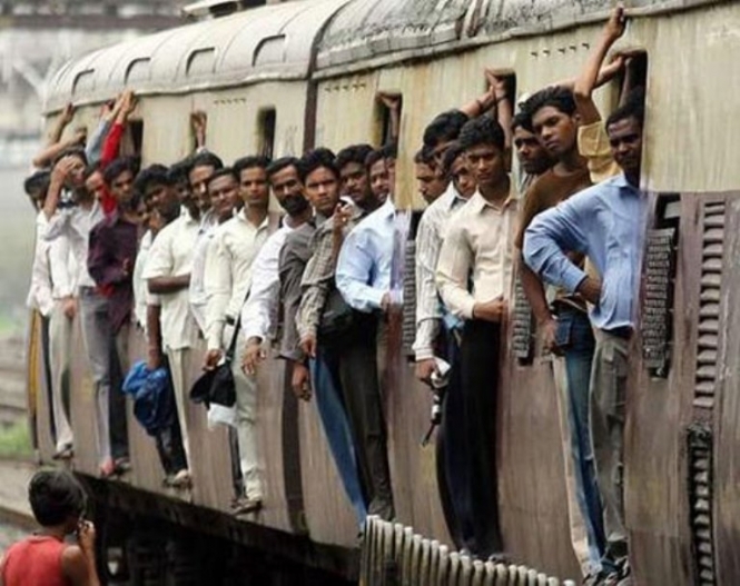 В Індії потяг збив паломників: загинули 37 осіб