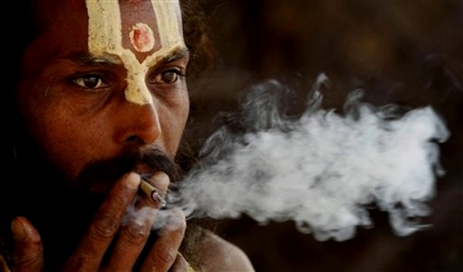 В Індії пропонують продавати сигарети з 25 років