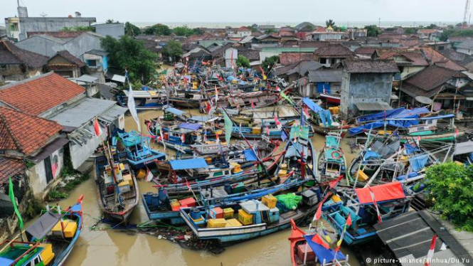 В Индонезии в результате наводнения погибли по меньшей мере 50 человек - ОБНОВЛЕНО