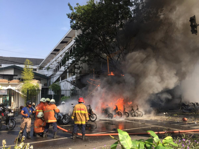 Число погибших в результате взрывов в церквях Индонезии увеличилось до 17