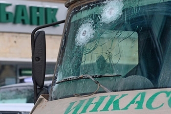 Один із нападників на інкасаторів у Запорізькій області помер
