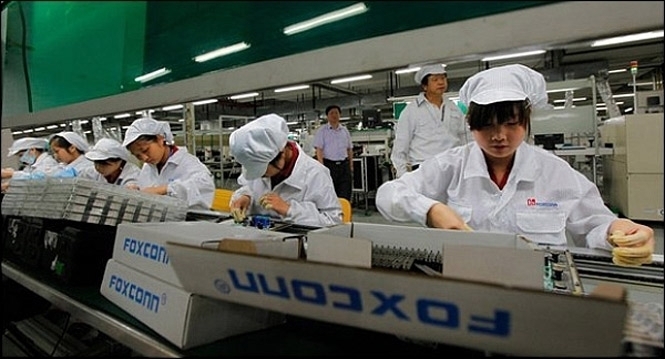 iPhone нового покоління на заводах Foxconn вперше збиратимуть роботи