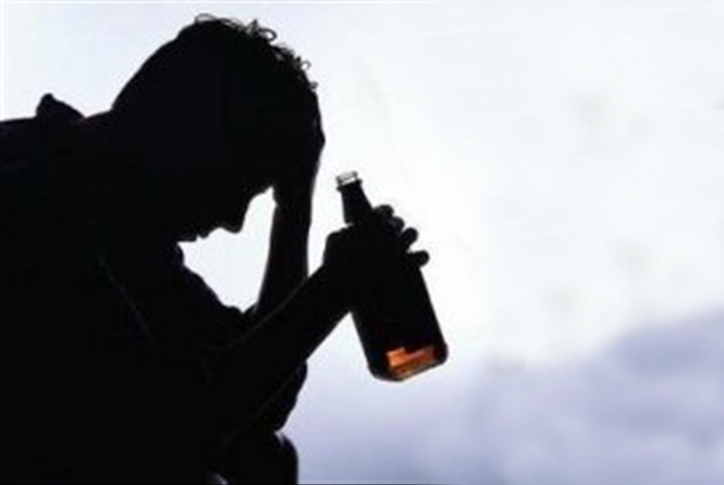 Кожен третій українець вживає алкоголь через стрес, - опитування