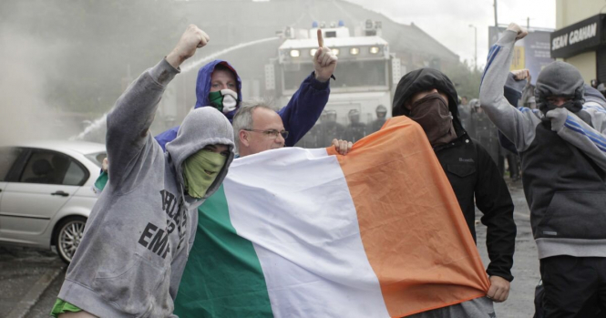 Північна Ірландія: поліція застосувала водомети для розгону протестів