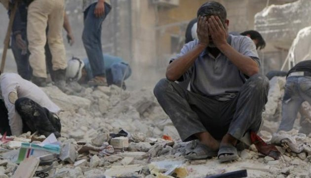 В Ираке на рынке смернтица взорвала 