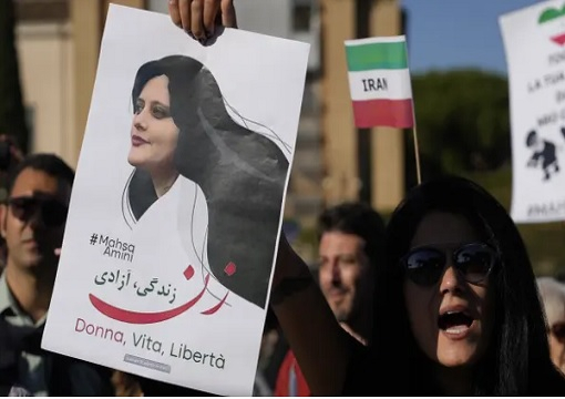 Іран перегляне закон про обов’язкове носіння хіджабу через тривалі протести