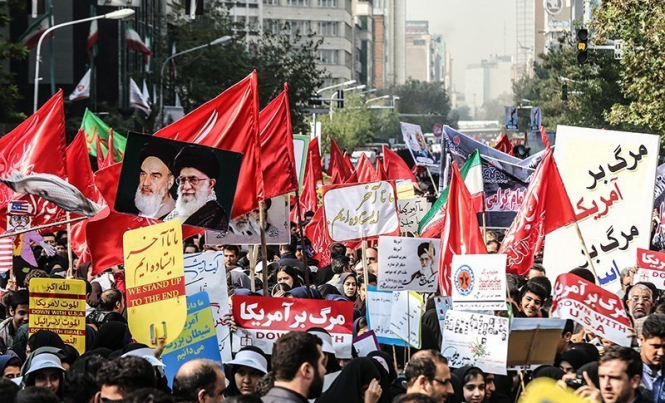 В Иране проходят массовые акции в поддержку власти