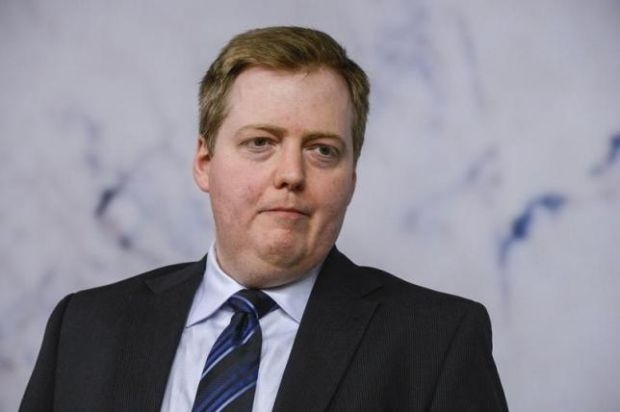 Премьер-министр Исландии таки подал в отставку