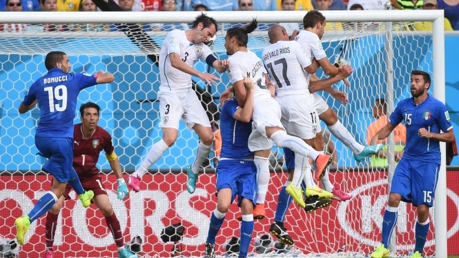 Годин вырывает победу в Италии: Уругвай идет в плей-офф, - видео