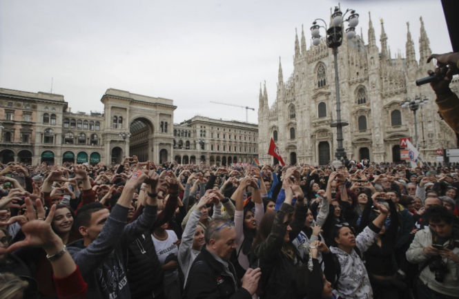 200000 человек вышли на антирасистский марш в Милане, - ФОТО