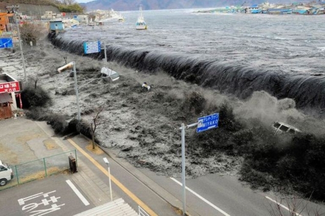 Из-за нового землетрясения Японии грозит цунами