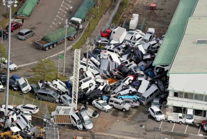Тайфун в Японии: десять погибших и 300 травмированных, отменены сотни авиарейсов