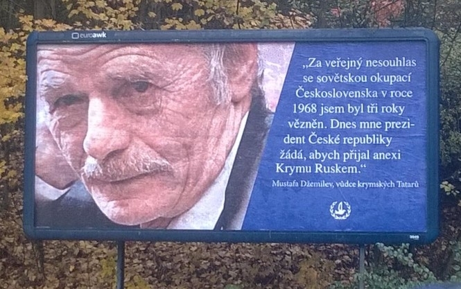 В Праге Джемилев с билбордов упрекает президента Чехии относительно Крыма