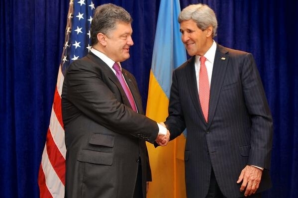Порошенко заверил Керри, что Украина не исключает минские договоренности 