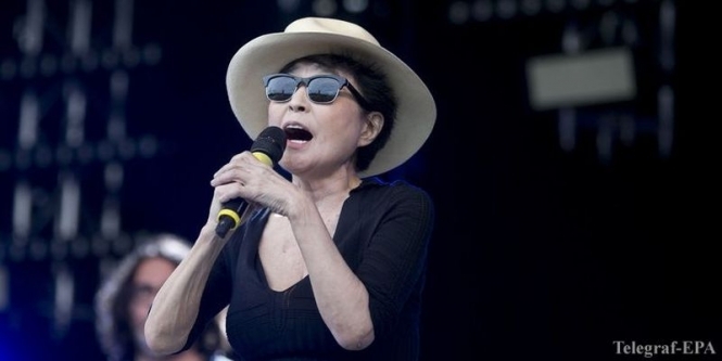 81-летняя Йоко Оно произвела фурор на фестивале Glastonbury