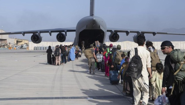 Из Кабула вылетел первый коммерческий рейс, на борту есть украинцы