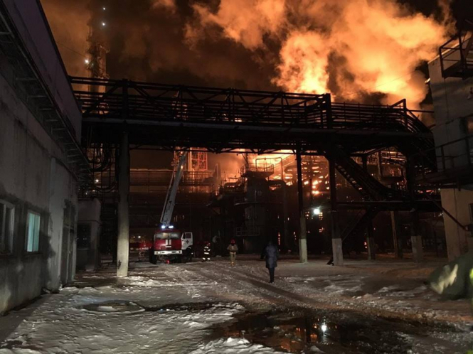 Пожар на заводе в Калуше возникла из-за нарушения правил безопасности