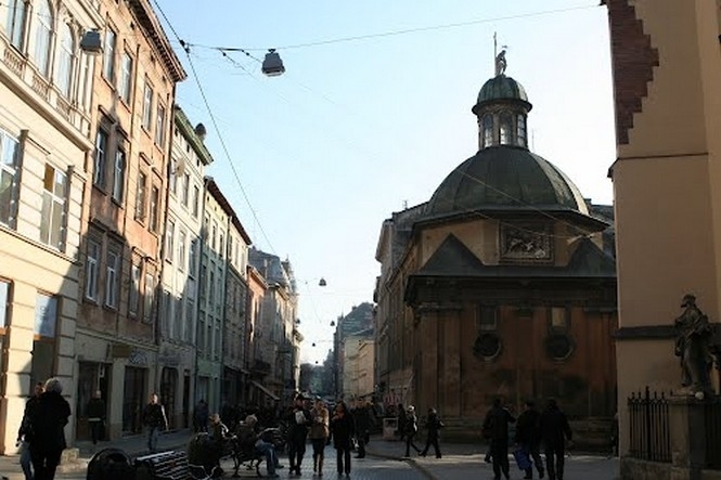 У Львові затримали двох чоловіків, причетних до масштабної афери з комунальною власністю