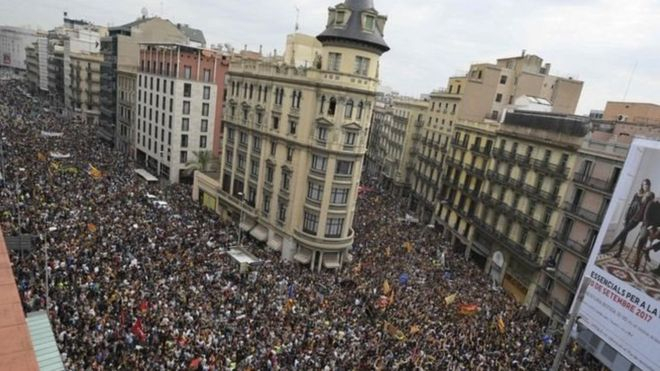 Более 300 тысяч человек приняли участие в протестах в Барселоне