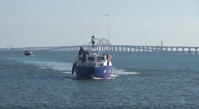 Росгвардия начала патрулировать Керченский мост