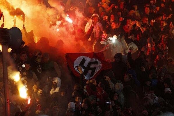 Нацисти влаштували погром на футбольному матчі в Росії (фото,відео)