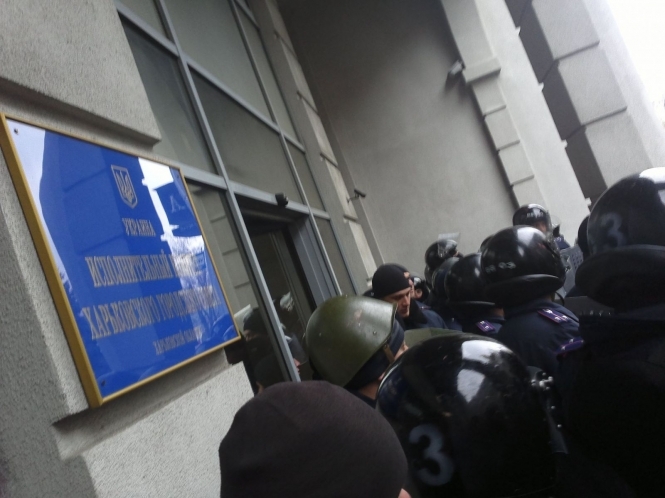 У Харкові проросійські мітингувальники увірвались в будівлю міськради, - фото, відео