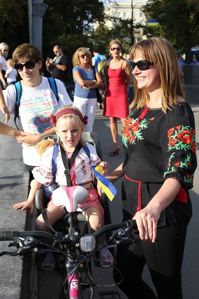 День Независимости в Харькове: улыбки, вышиванки и сине-желтый флаг