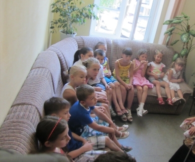 У Полтаві діти захопили кабінет чиновника, Янукович відвідав Донецьк, а українська влада відреагувала на витівки Паніна
