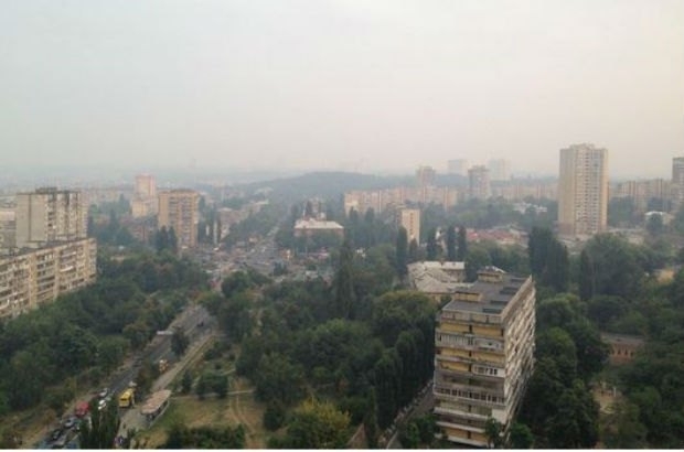 Київ накрив їдкий дим через пожежі на торфяниках
