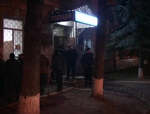 В Киеве неизвестный пытался поджечь здание управления полиции