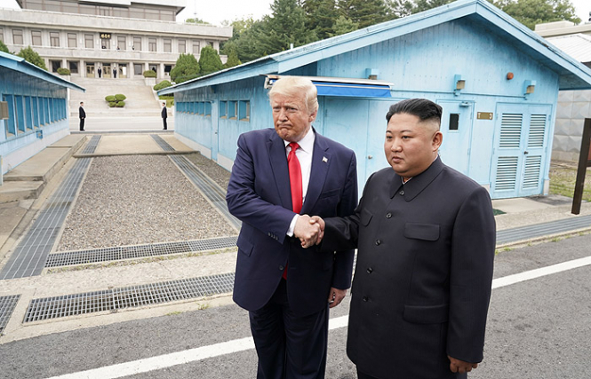 Трамп стал первым президентом США, который посетил КНДР