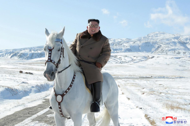 Кім Чен Ин верхи на коні піднявся на найвищу гору Північної Кореї