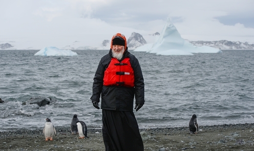 Патриарх Кирилл посетил Антарктиду, где встретился с пингвинами - ВИДЕО