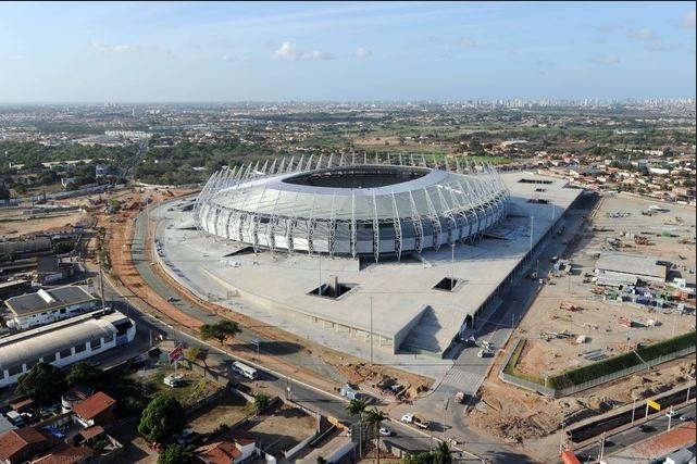 Бразилія не встигає з будівництвом стадіонів до Чемпіонату світу