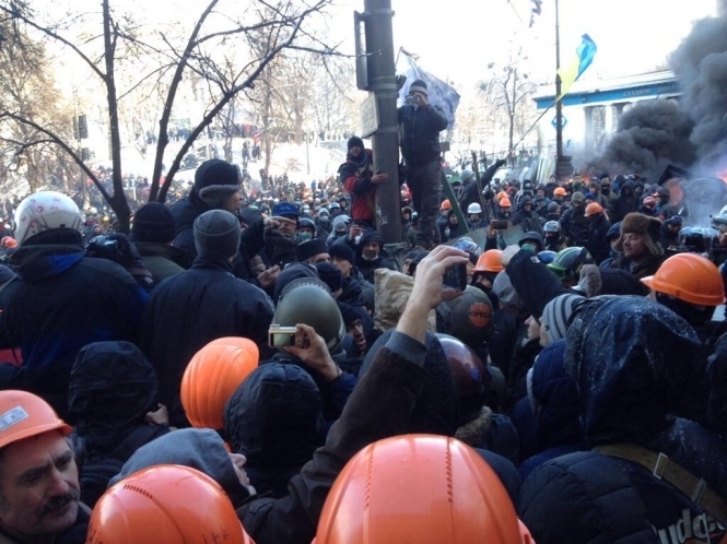 Кличко призвал митингующих к перемирие на время переговоров с Януковичем