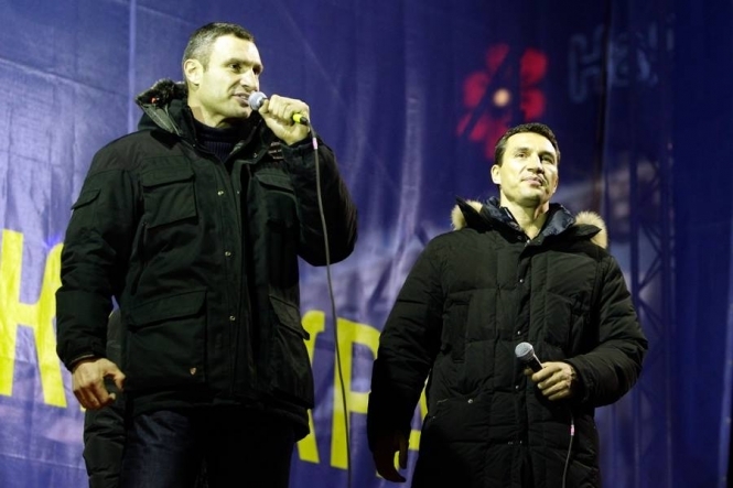 Клички підтримували Євромайдан опівночі (відео)