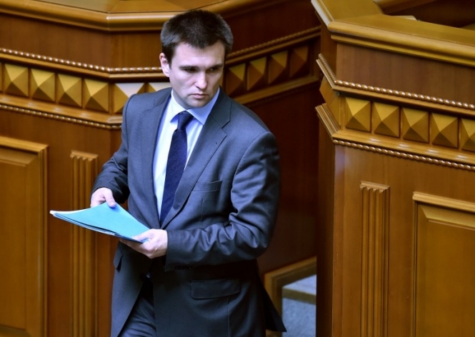 Украина не брала на себя обязательств об изменениях в Конституцию относительно Донбасса, - Климкин