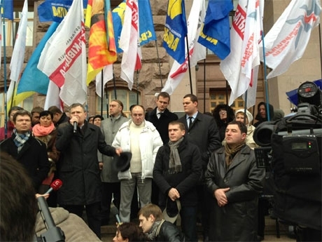 Опозиція запропонувала позачергові вибори в Києві на 23 лютого