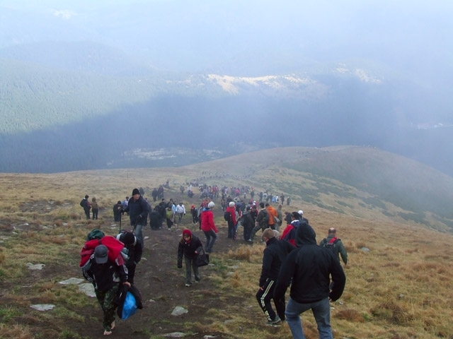 Кілька сотень українців узяли участь у ювілейному сходження на Говерлу