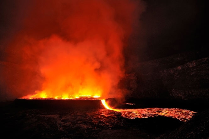 Вулкан Ньїрагонго: подорож до вогняного озера